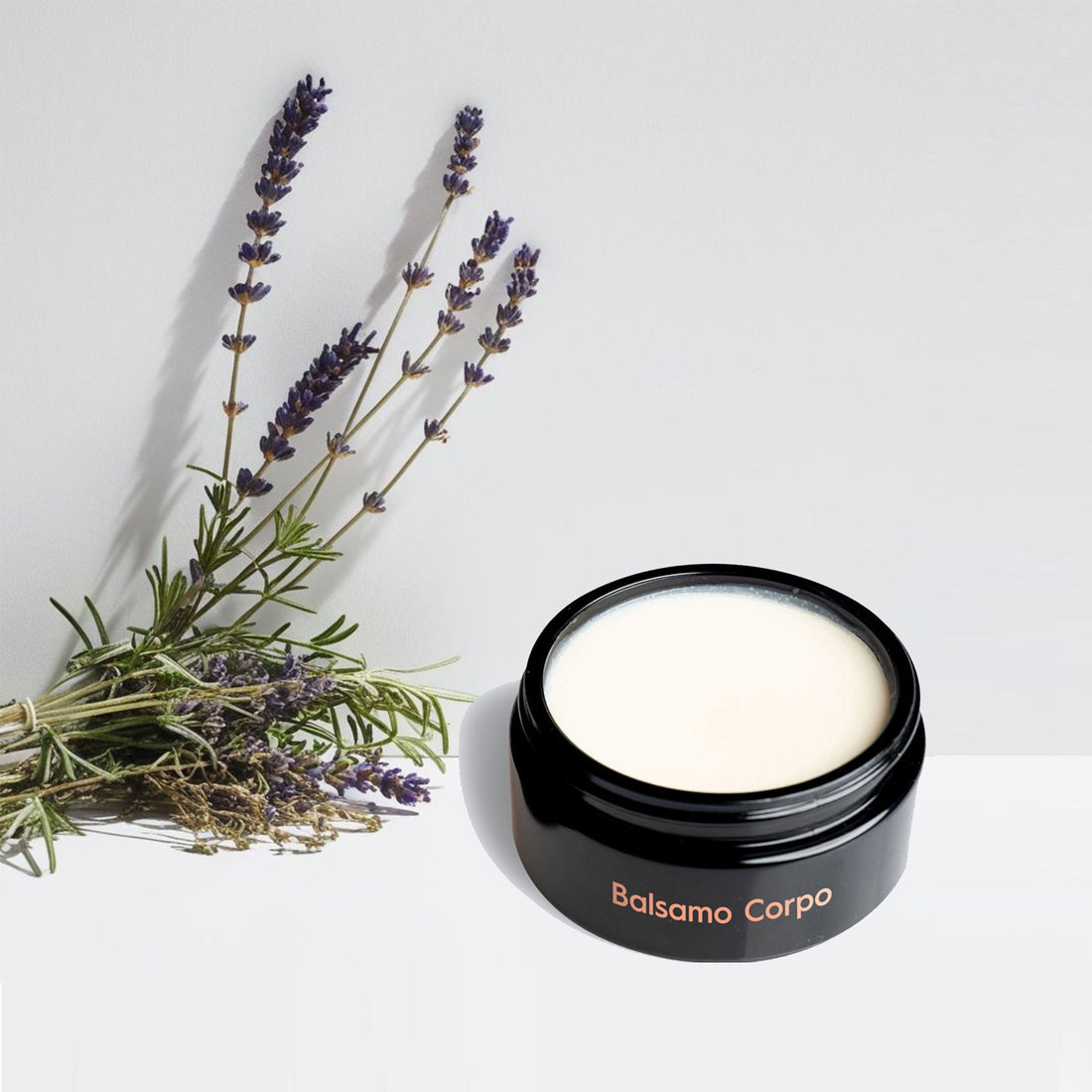 Balsamo-corpo-nutriente-in vasetto-e-lavanda-Jules Amoni cosmetiques